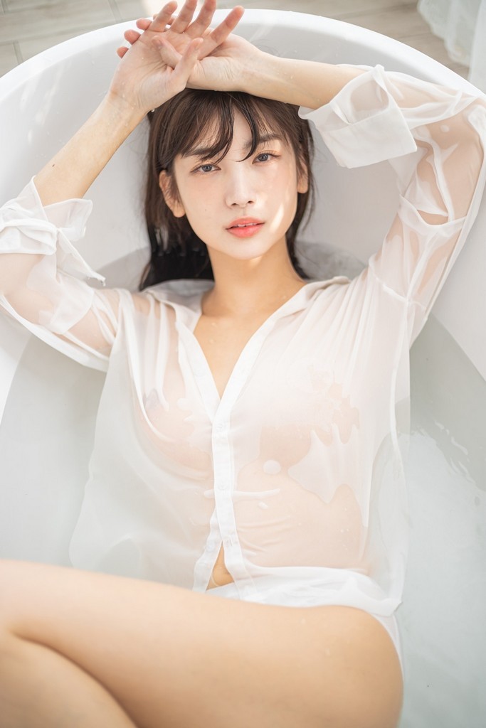 Layla gallery image