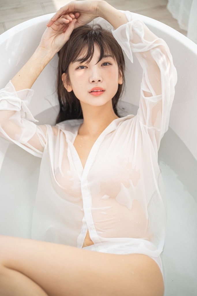 Layla gallery image